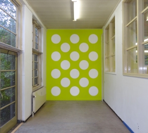 2.	tickertape, 2011, 370 x 298 cm,  acrylic on wall, Borrowed spaces, Rollecate Deventer (NL)